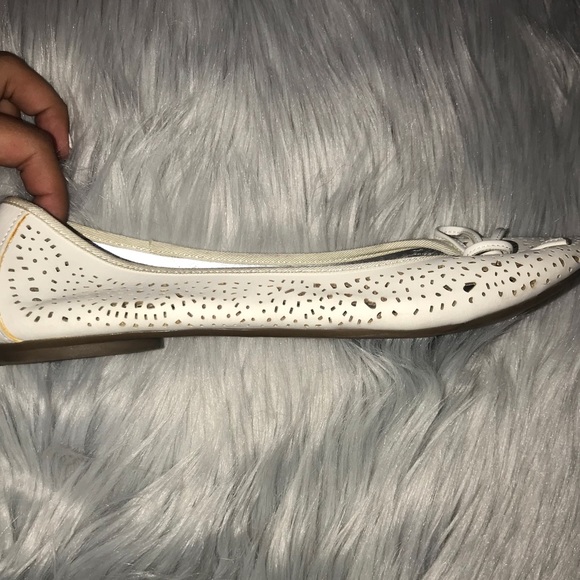 Kelly & Katie White Flats - Picture 7 of 8